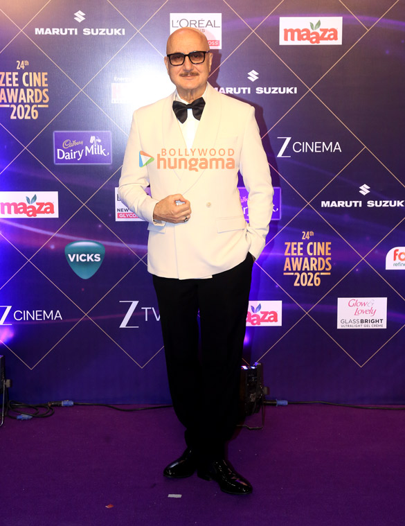 photos varun dhawan rajkummar rao riteish deshmukh and others grace the zee cine awards 2026 25