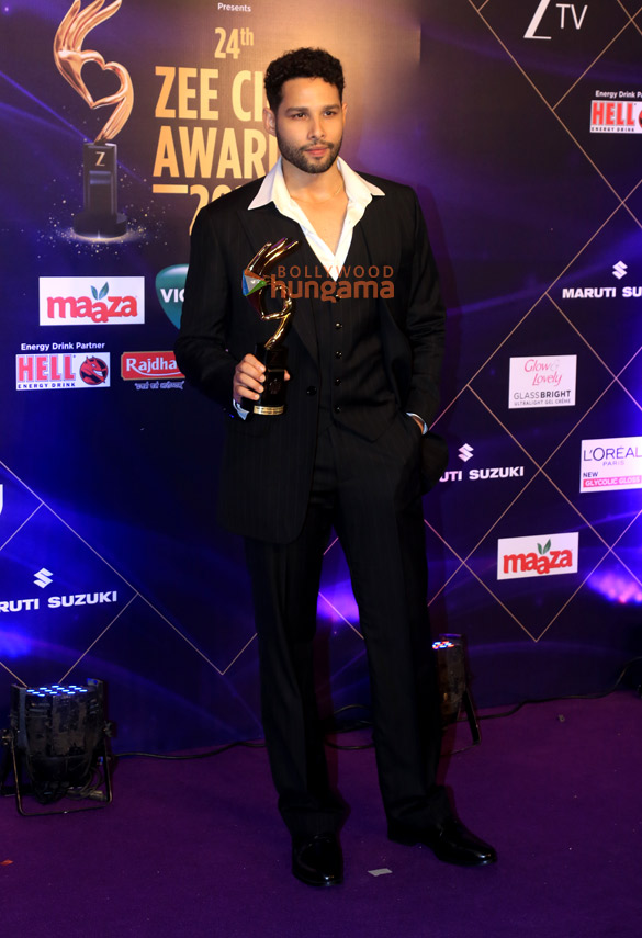 photos varun dhawan rajkummar rao riteish deshmukh and others grace the zee cine awards 2026 52