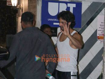 Photos: Varun Dhawan snapped outside a gym in Juhu