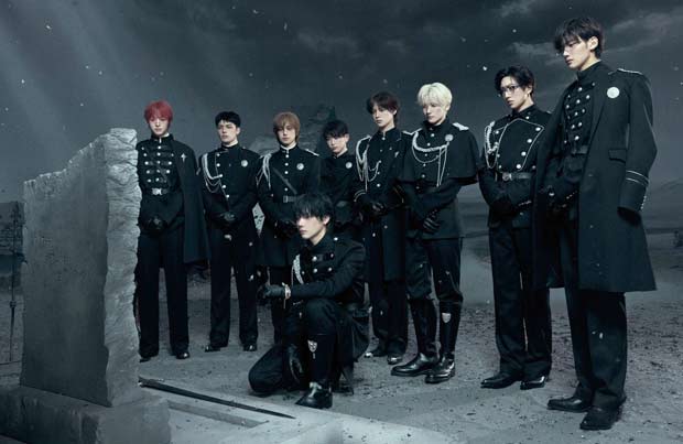 &टीम ने 'वी ऑन फायर' ईपी के लिए आकर्षक कॉन्सेप्ट विजुअल जारी किए