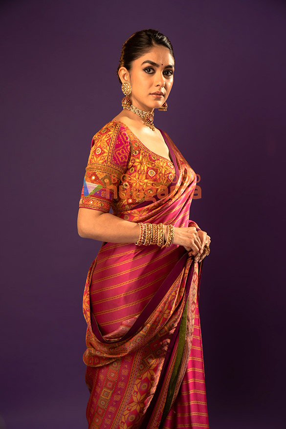 mrunal thakur 1 205