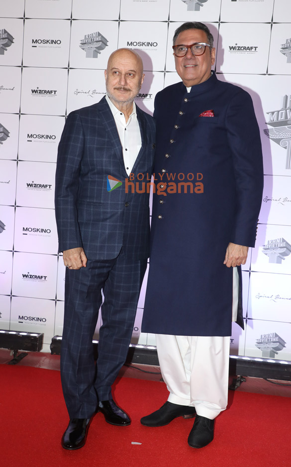 photos aamir khan javed akhtar rajkumar hirani anil kapoor sooraj barjatya and others grace the red carpet celebration of boma 44