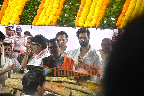 photos aamir khan ranveer singh vicky kaushal tabu asha parekh vivek oberoi sachin tendulkar zanai bhosle and others pay last respects to the late asha bhosle 11