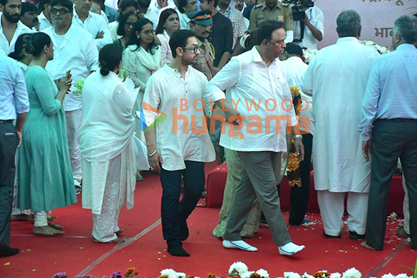 photos aamir khan ranveer singh vicky kaushal tabu asha parekh vivek oberoi sachin tendulkar zanai bhosle and others pay last respects to the late asha bhosle 12