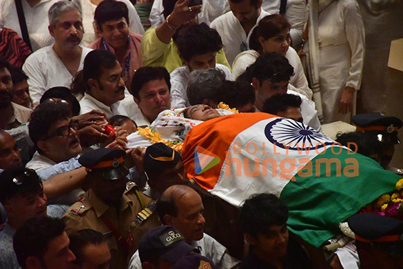 photos aamir khan ranveer singh vicky kaushal tabu asha parekh vivek oberoi sachin tendulkar zanai bhosle and others pay last respects to the late asha bhosle 14