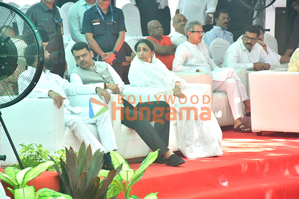 photos aamir khan ranveer singh vicky kaushal tabu asha parekh vivek oberoi sachin tendulkar zanai bhosle and others pay last respects to the late asha bhosle 2