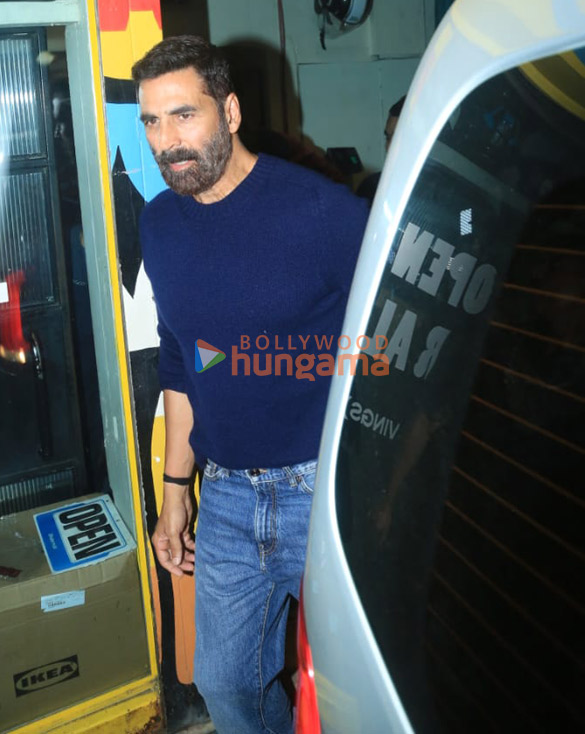 photos akshay kumar and twinkle khanna snapped in bandra 3