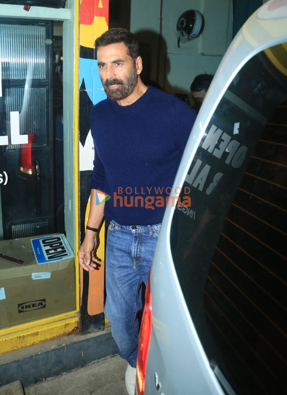 photos akshay kumar and twinkle khanna snapped in bandra 4