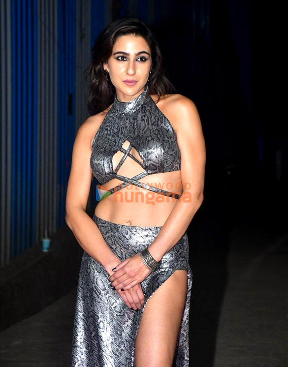 photos ayushmann khurrana sara ali khan rakul preet singh wamiqa gabbi and others snapped during the song shoot of their film pati patni aur woh do 14