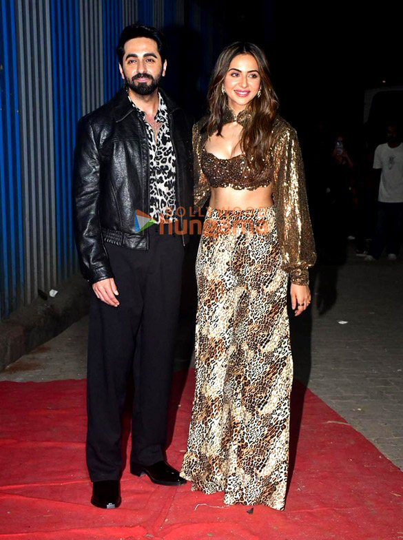 photos ayushmann khurrana sara ali khan rakul preet singh wamiqa gabbi and others snapped during the song shoot of their film pati patni aur woh do 4