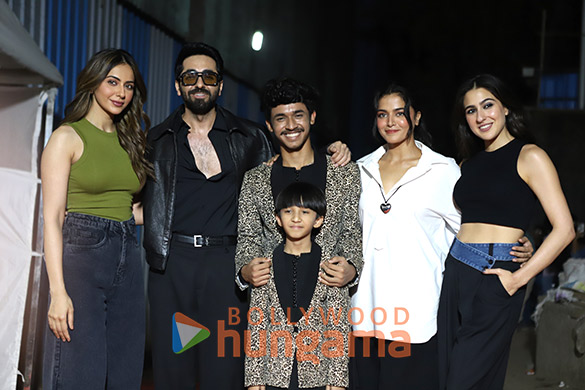 Photos: Ayushmann Khurrana, Sara Ali Khan, Rakul Preet Singh, Wamiqa Gabbi and others snapped promoting Pati Patni Aur Woh Do Photos: Ayushmann Khurrana, Sara Ali Khan, Rakul Preet Singh, Wamiqa Gabbi and others snapped promoting Pati Patni Aur Woh Do