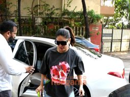 Photos: Kareena Kapoor Khan snapped outside a dental clinic in Bandra