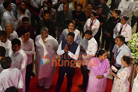 photos ranveer singh tabu asha parekh vivek oberoi sachin tendulkar zanai bhosle and others pay last respects to the late asha bhosle 4200 10