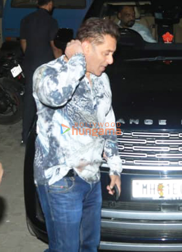 photos salman khan snapped at dubbing studio in bandra 2