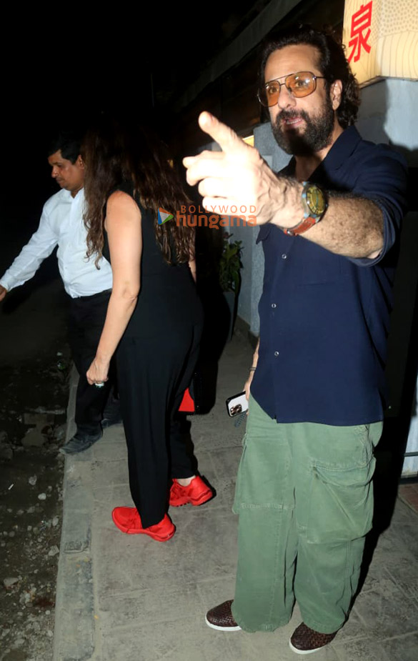 photos sanjay dutt fardeen khan and their families snapped in bandra 4