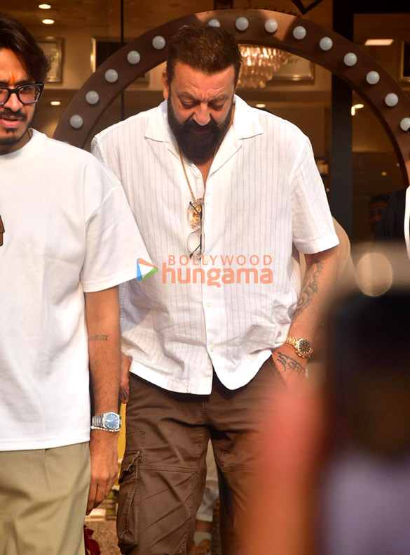 Photos: Sanjay Dutt snapped in Juhu Photos: Sanjay Dutt snapped in Juhu
