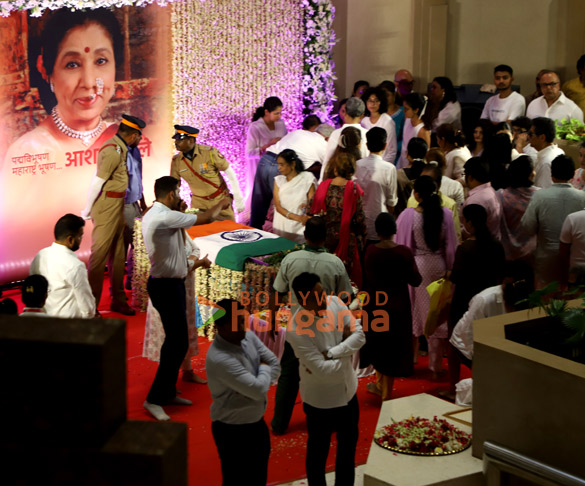 photos tabu asha parekh sachin tendulkar zanai bhosle and others pay last respects to the late asha bhosle 2026 20