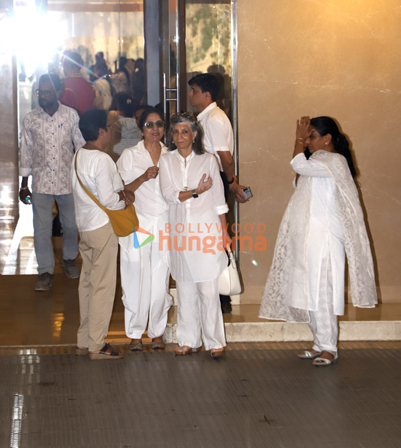 photos tabu asha parekh sachin tendulkar zanai bhosle and others pay last respects to the late asha bhosle 2026 3