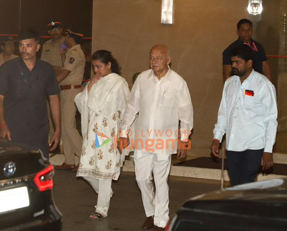 photos tabu asha parekh sachin tendulkar zanai bhosle and others pay last respects to the late asha bhosle 2026 8