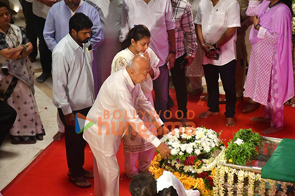 photos tabu asha parekh sachin tendulkar and zanai bhosle pay last 3