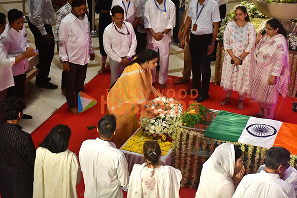 photos tabu asha parekh sachin tendulkar and zanai bhosle pay last 4
