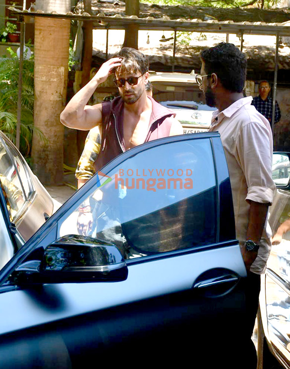 photos tiger shroff snapped in versova 3