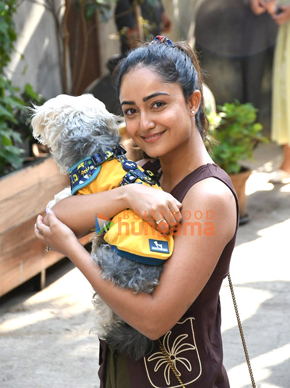 तस्वीरें: त्रिधा चौधरी को बांद्रा में एक सैलून के बाहर देखा गया