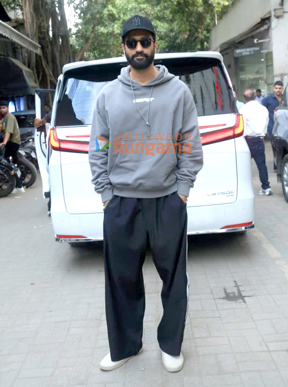 photos vicky kaushal snapped in town 3