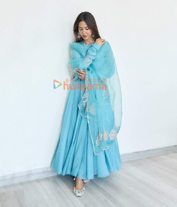 sonam bajwa 02