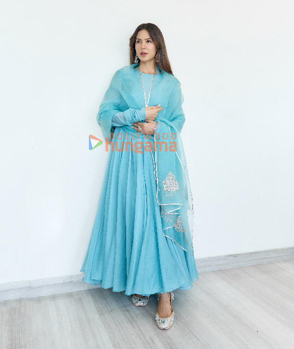 sonam bajwa 05