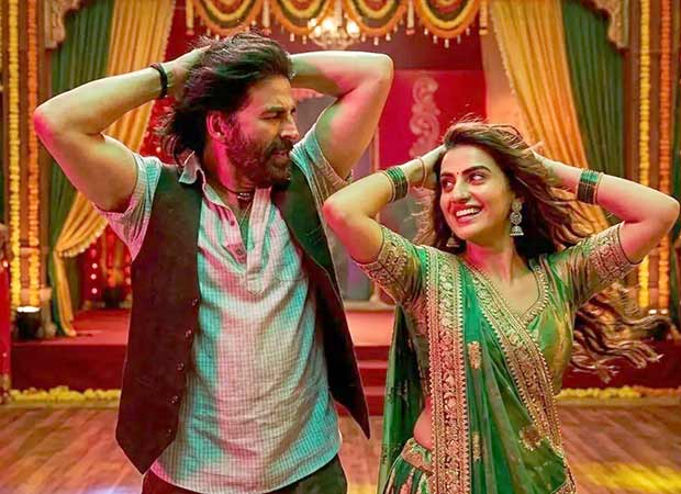 अक्षय कुमार की घिस घिस घिस यहाँ आलोचकों का दिल जीतने के लिए नहीं है; यह यहां शादियों, रीलों और मीम पेजों को हाईजैक करने के लिए है