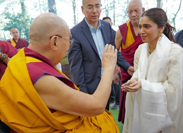 मैक्लोडगंज में दलाई लामा से मुलाकात के बाद भूमि पेडनेकर की आंखों से आंसू छलक पड़े