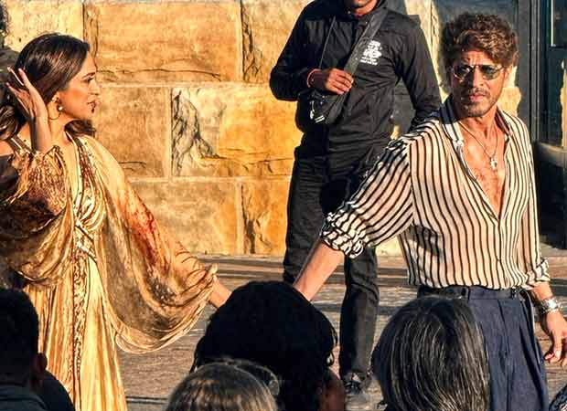 Shah Rukh Khan, Deepika Padukone seen holding hands in LEAKED King photos from Cape Town : Bollywood News