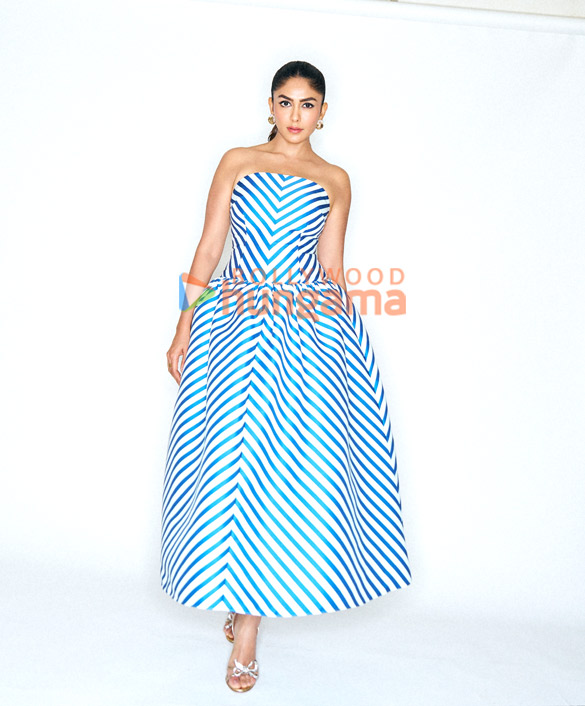 mrunal thakur 8 27