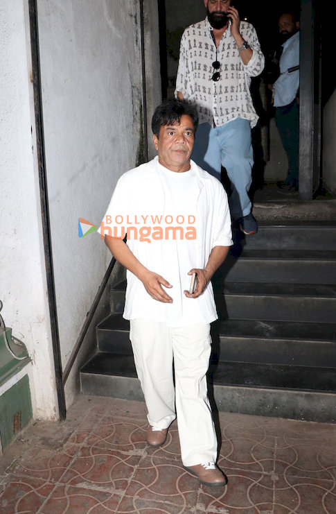 photos aamir khan gauri spratt rajpal yadav and ashoke pandit snapped in juhu 1