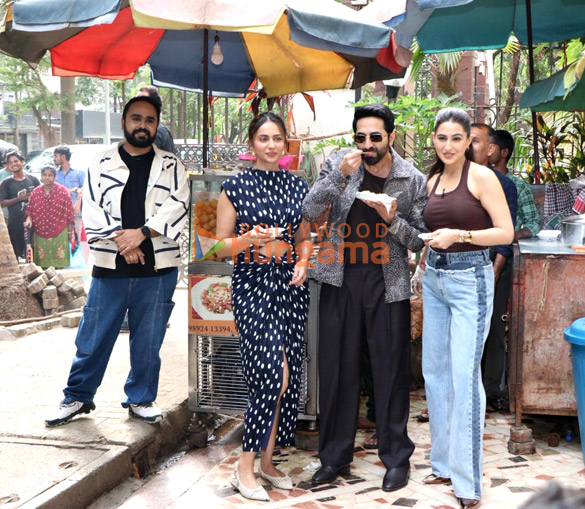 photos ayushmann khurrana rakul preet singh and sara ali khan snapped promoting pati patni aur woh do 2