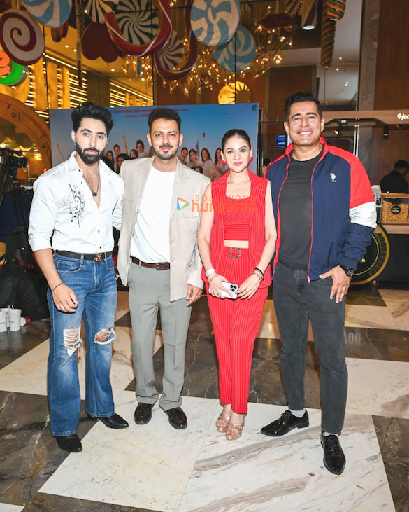 photos celebs grace the grand premiere of vaanki chuki love story 15