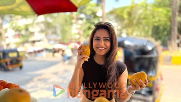 Photos: Madhurima Tuli snapped while shopping for mangoes in Andheri
