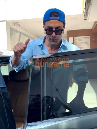 Photos: Ranbir Kapoor snapped in Bandra