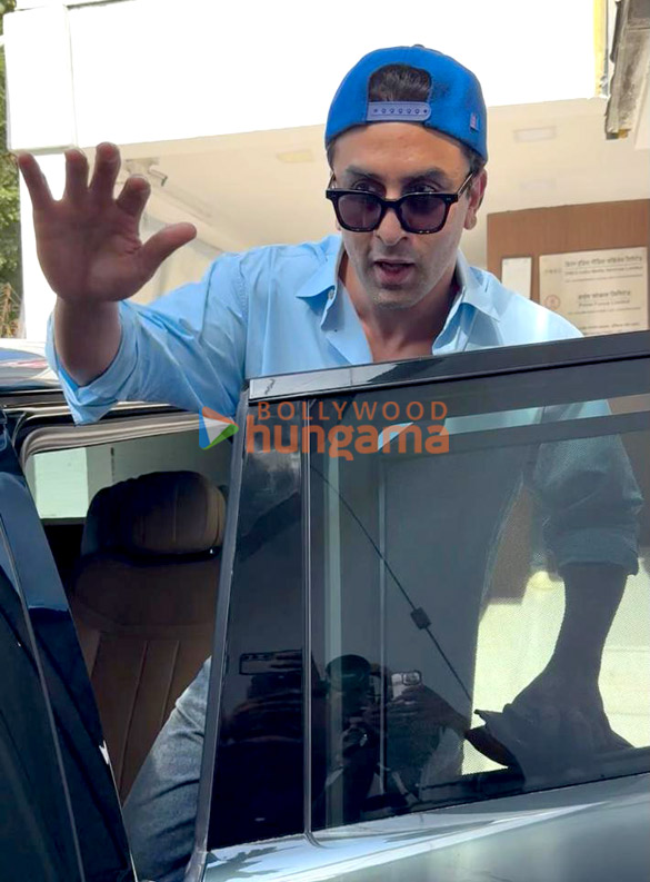 photos ranbir kapoor snapped in bandra 4 8