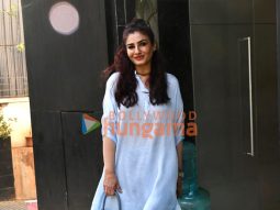 Photos: Raveena Tandon snapped outside a restaurant in Santacruz