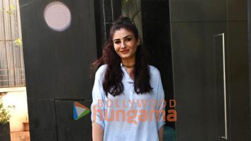 Photos: Raveena Tandon snapped outside a restaurant in Santacruz