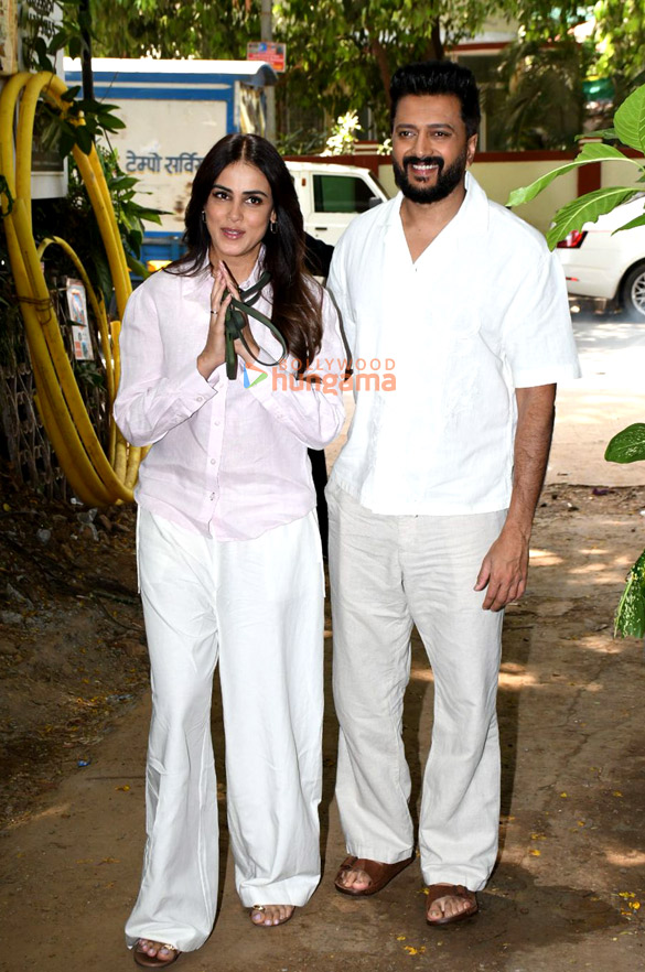 Photos: Riteish Deshmukh and Genelia Deshmukh snapped at Krome Studios, Bandra Photos: Riteish Deshmukh and Genelia Deshmukh snapped at Krome Studios, Bandra