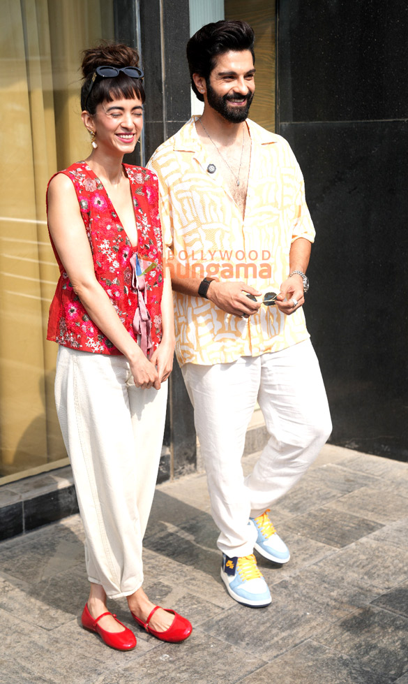 photos saba azad and kunal thakur snapped at sun n sand in juhu 1