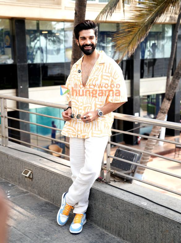 photos saba azad and kunal thakur snapped at sun n sand in juhu 4