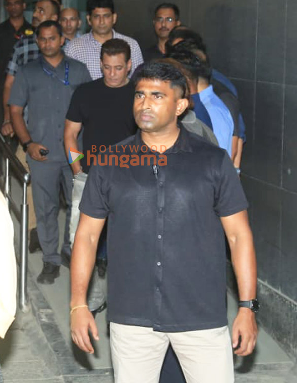 photos salman khan snapped at hinduja hospital in bandra 2