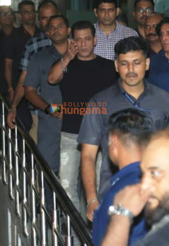 photos salman khan snapped at hinduja hospital in bandra 2026 2