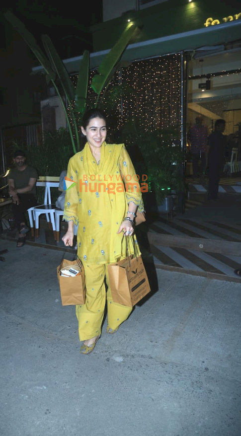 photos sara ali khan snapped in bandra 1 4