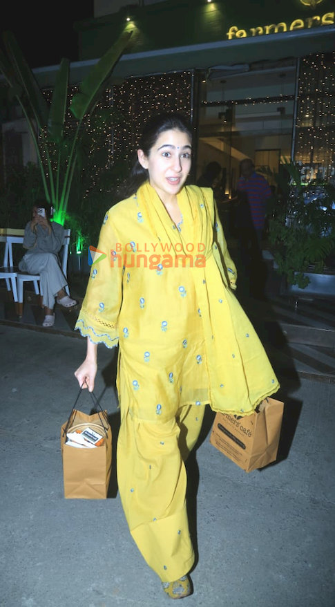 photos sara ali khan snapped in bandra 2 4