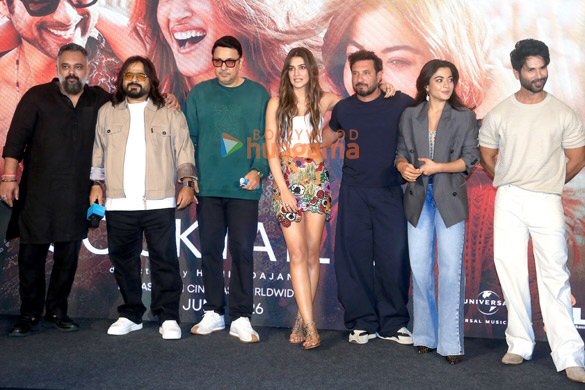 photos shahid kapoor rashmika mandanna kriti sanon and the team of cocktail 2 snapped together during the films song launch 9